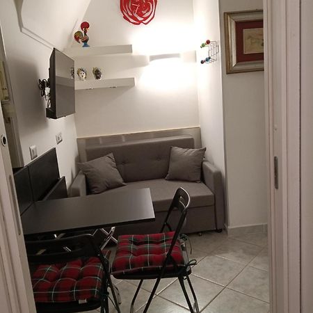 Apartamento La Residenza Napoli Short Let Monolocale Standard Via Chiaia 82 Napoli Exterior foto