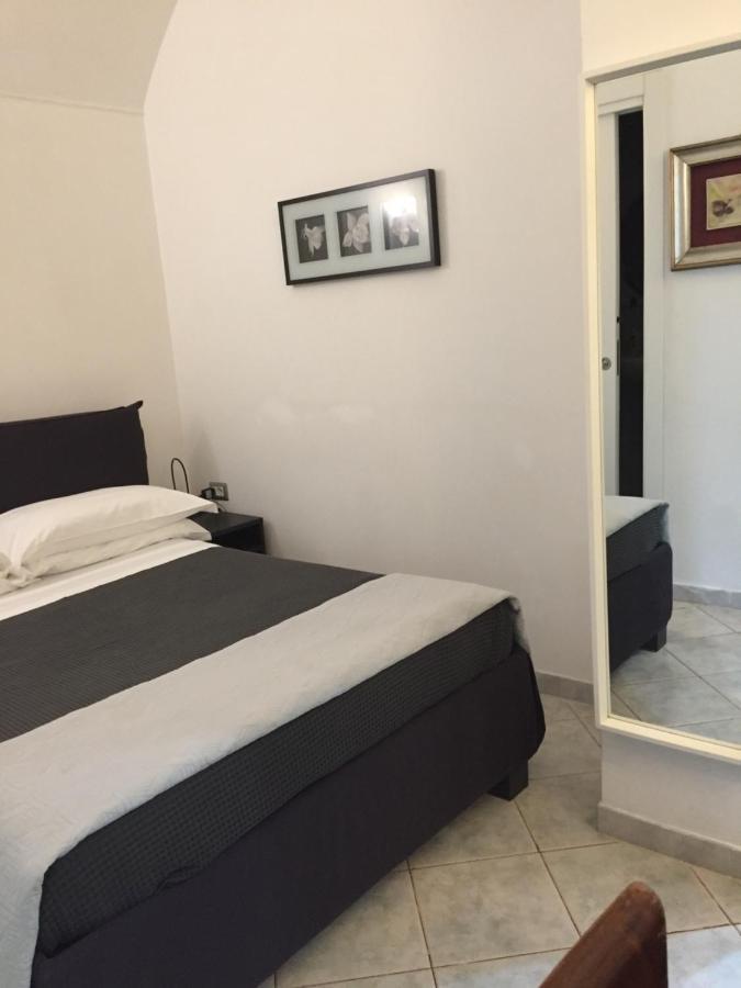 Apartamento La Residenza Napoli Short Let Monolocale Standard Via Chiaia 82 Napoli Exterior foto