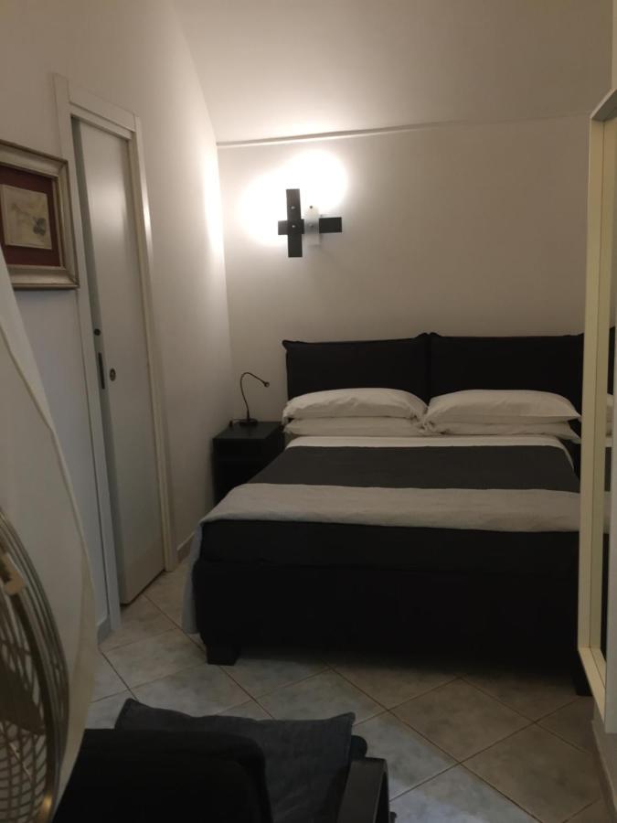 Apartamento La Residenza Napoli Short Let Monolocale Standard Via Chiaia 82 Napoli Exterior foto