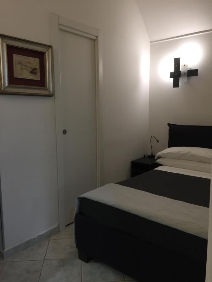 Apartamento La Residenza Napoli Short Let Monolocale Standard Via Chiaia 82 Napoli Exterior foto