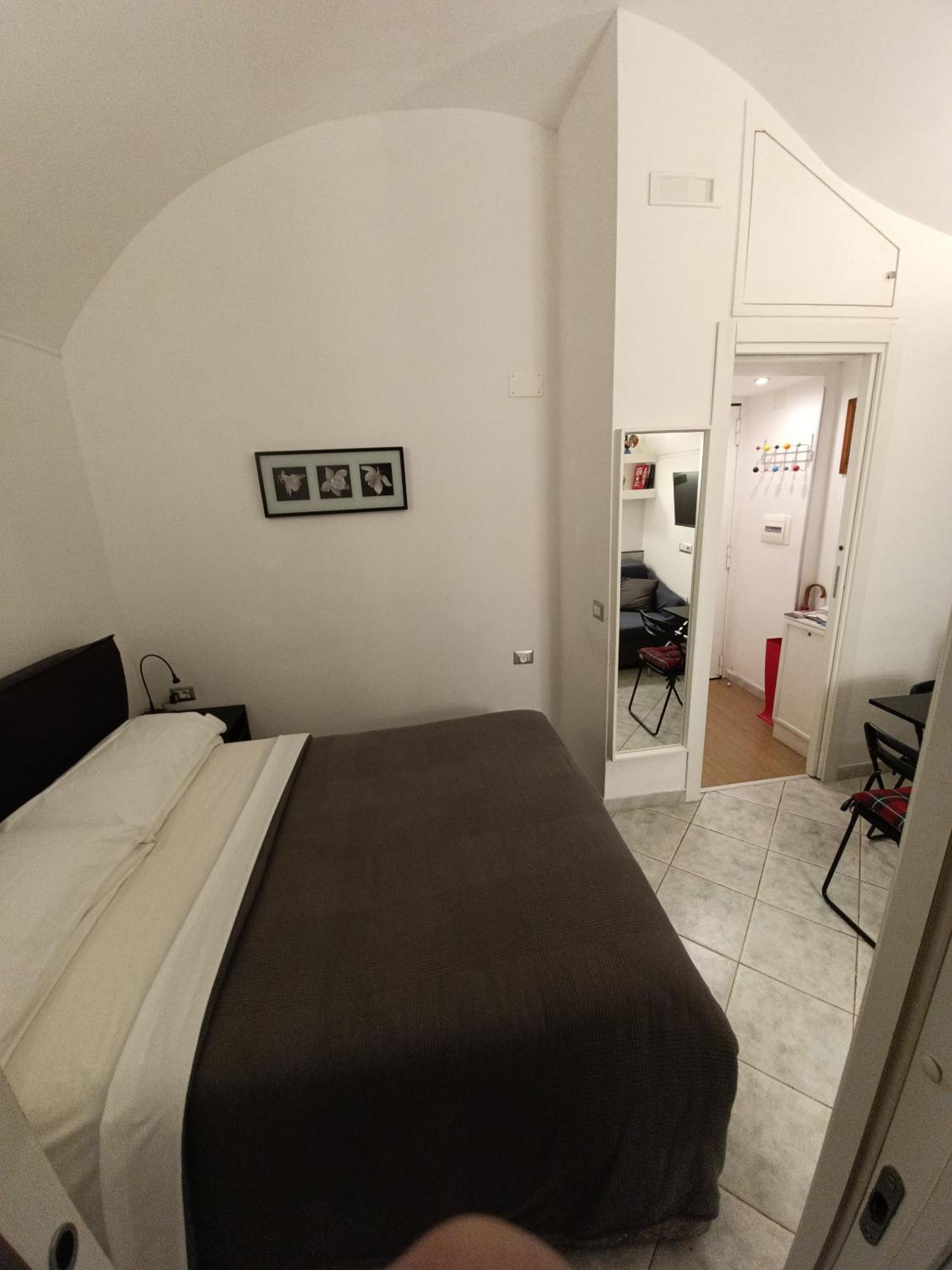 Apartamento La Residenza Napoli Short Let Monolocale Standard Via Chiaia 82 Napoli Exterior foto
